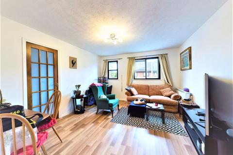 2 bedroom apartment for sale - Osprey Close, Snaresbrook, E11