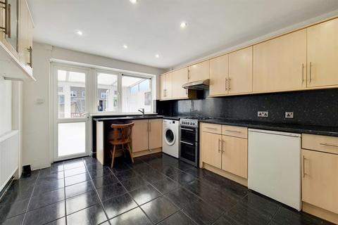 11 Clover Close, London, E11 4QF