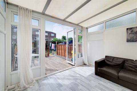 11 Clover Close, London, E11 4QF
