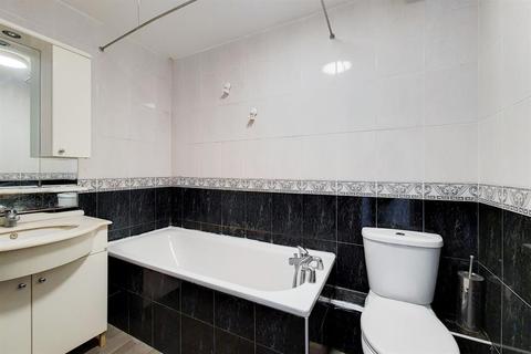 11 Clover Close, London, E11 4QF