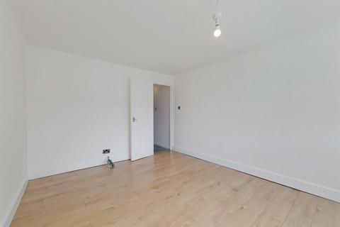 11 Clover Close, London, E11 4QF