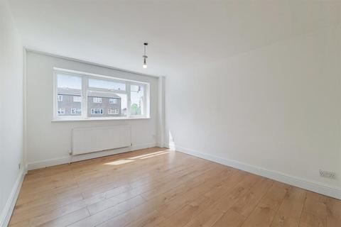 11 Clover Close, London, E11 4QF