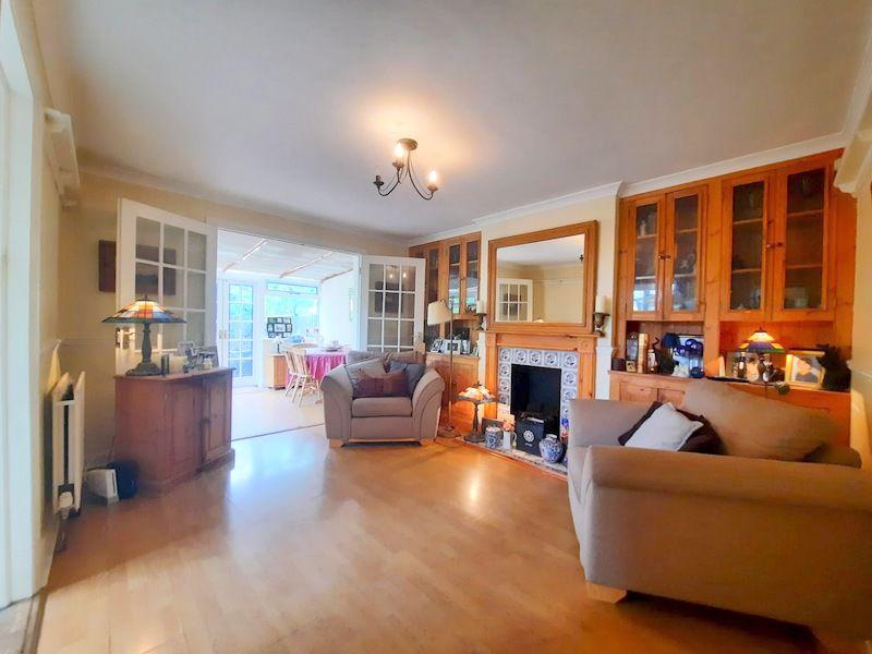 Shakespeare Avenue, Feltham 2 bed apartment £299,950