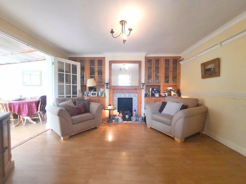 Shakespeare Avenue, Feltham 2 bed apartment £299,950
