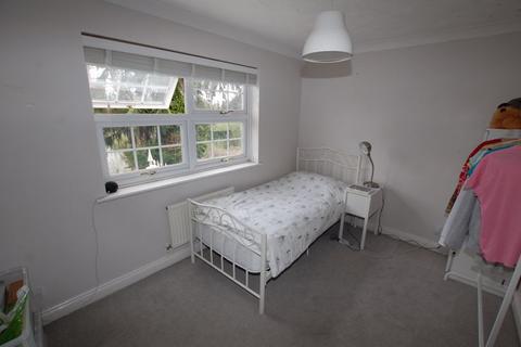 33 Alderton Road, Orsett, Grays, RM16 3DZ