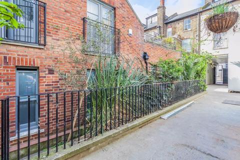 148 Crouch Hill, London, N8 9DX