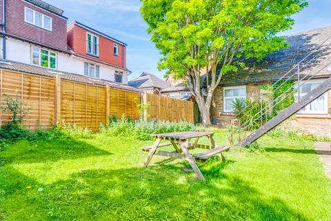 31 Queens Road, Wallington, SM6 0AG