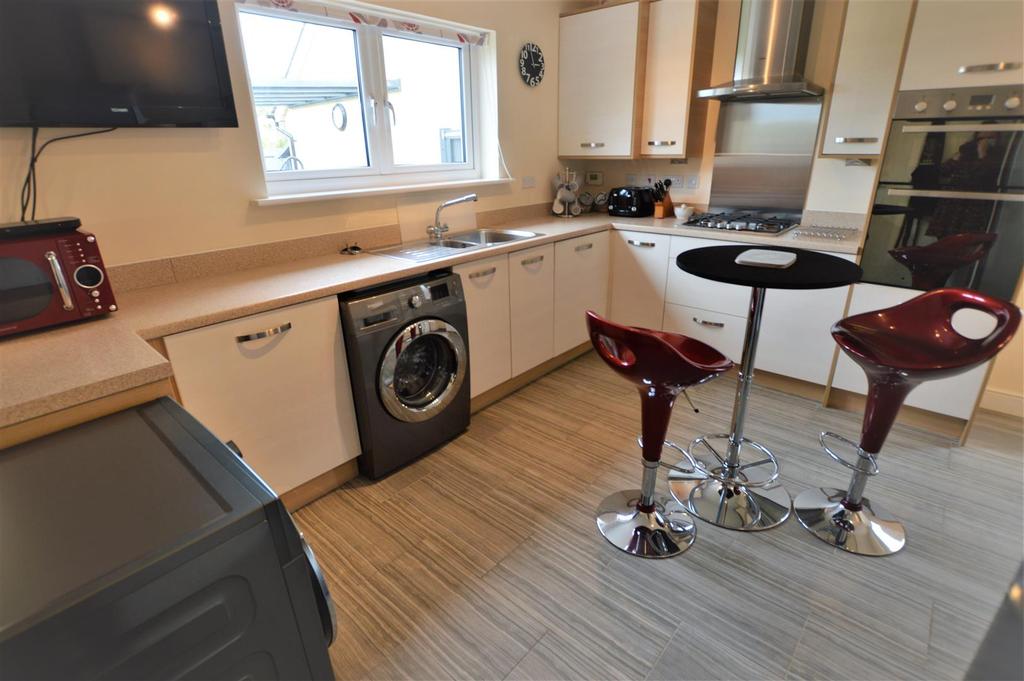 Kitchen1.JPG