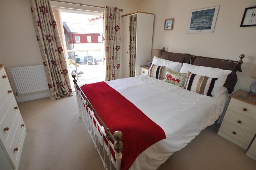 Bed1.JPG