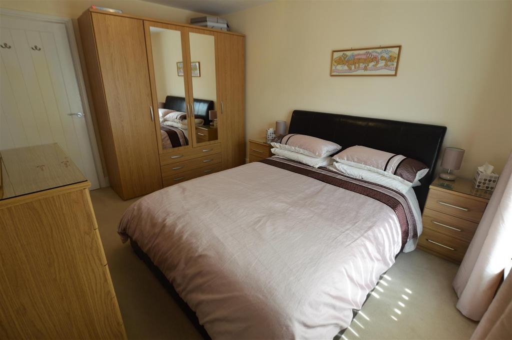 Bed2a.JPG