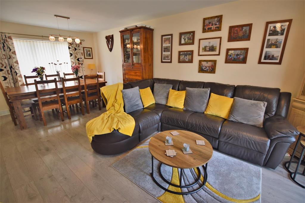 Lounge1.JPG