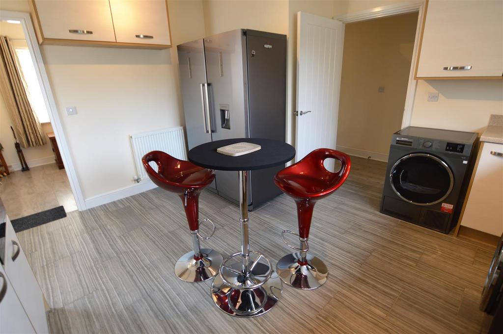 Kitchen2.JPG