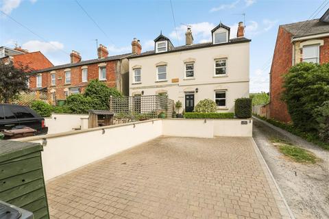 205 Bath Road, Stroud, GL5 3TA