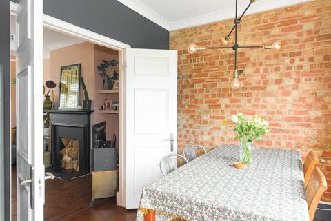 10 Boscombe Road, Worcester Park, KT4 8PL