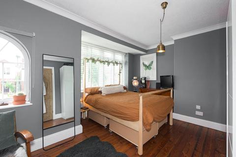10 Boscombe Road, Worcester Park, KT4 8PL