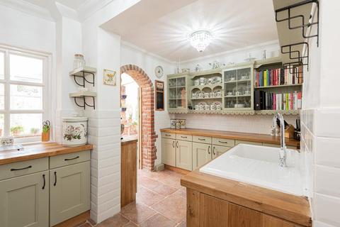 20 The Mount, Worcester Park, KT4 8UD