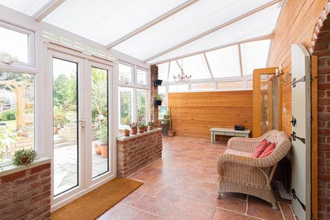 20 The Mount, Worcester Park, KT4 8UD