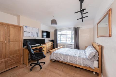 20 The Mount, Worcester Park, KT4 8UD
