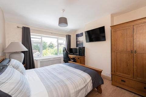 20 The Mount, Worcester Park, KT4 8UD