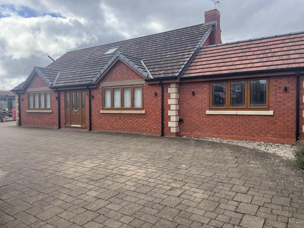 Tarleton Road, Southport 5 bed detached house £1,500 pcm (£346 pw)