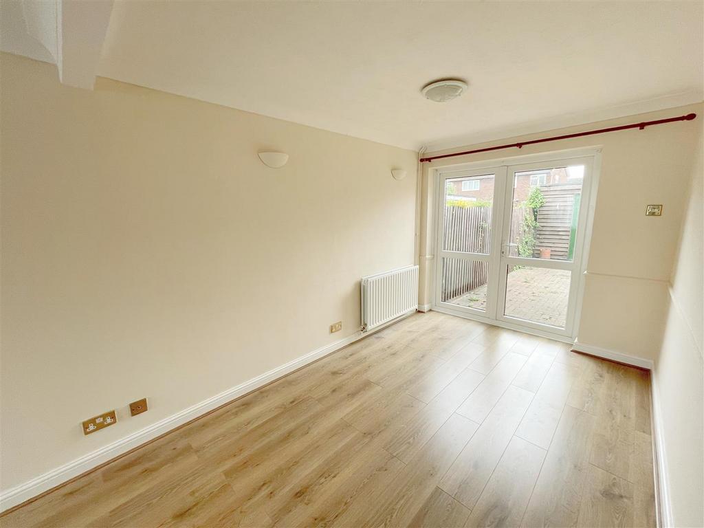 Bettina Grove, Bletchley, Milton Keynes 3 bed semidetached house £