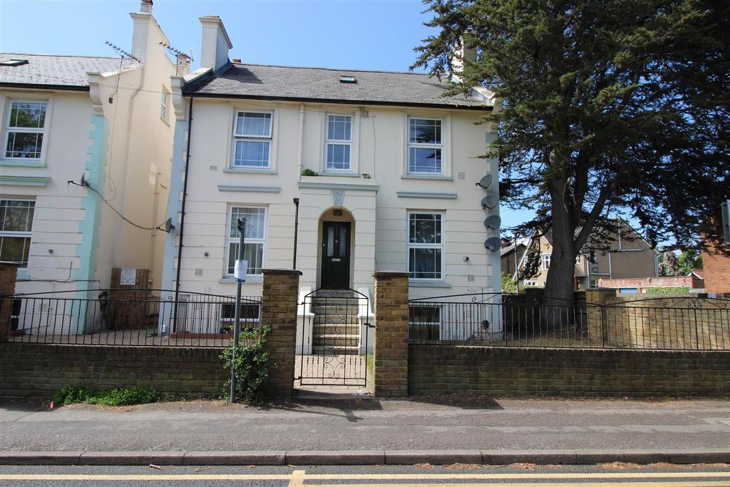 Cleveland Road, Uxbridge, Middlesex 1 bed flat £995 pcm (£230 pw)