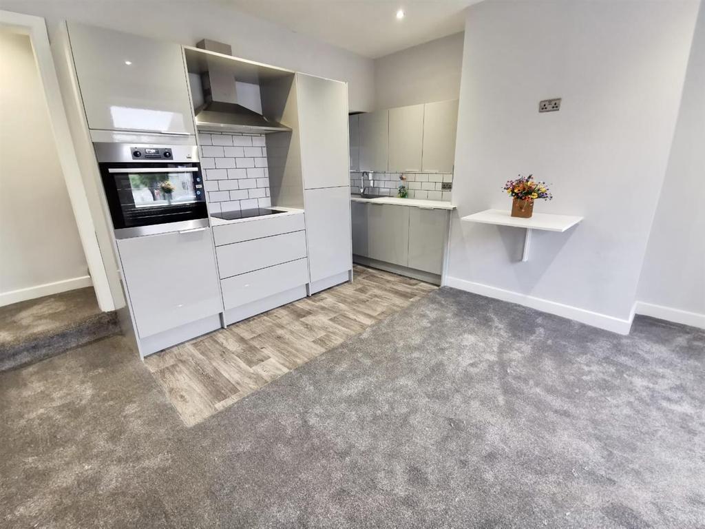 West Street, Shelf, Halifax 1 bed end of terrace house £575 pcm (£133 pw)
