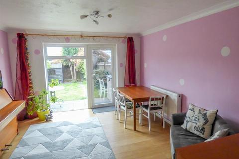 5 Armoury Drive, Gravesend, DA12 1LZ