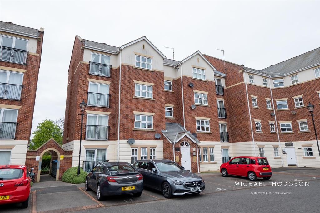 Edward House, Royal Courts, Sunderland 2 bed apartment £550 pcm (£127 pw)