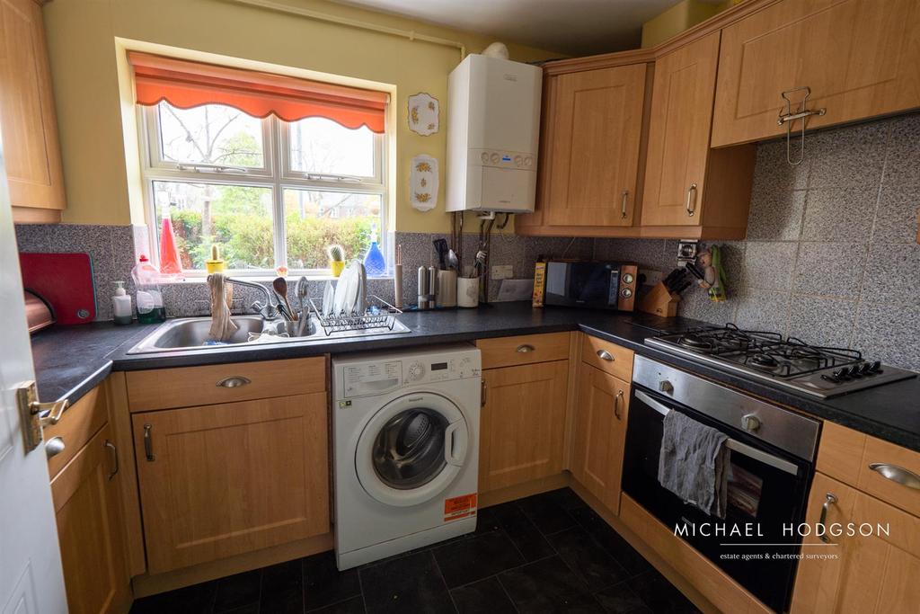Edward House, Royal Courts, Sunderland 2 bed apartment £550 pcm (£127 pw)