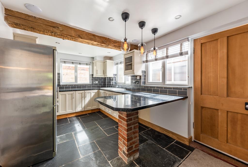 Brookside Cottages, Burton Joyce 2 bed cottage £900 pcm (£208 pw)