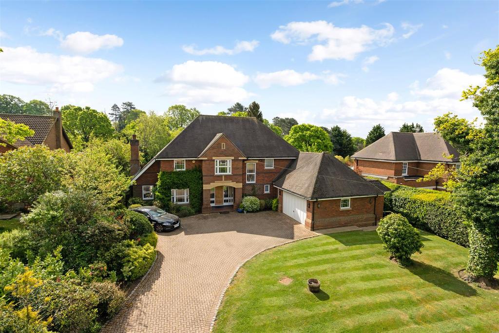 Danes Way, Oxshott 5 bed detached house £2,350,000