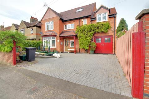 30 Churchill Road, Gloucester, GL1 5BS