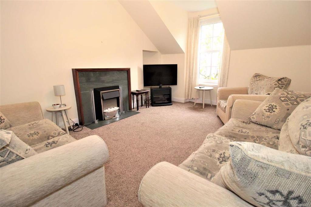 Argyle Street, St Andrews, Fife 2 bed flat £1,500 pcm (£346 pw)