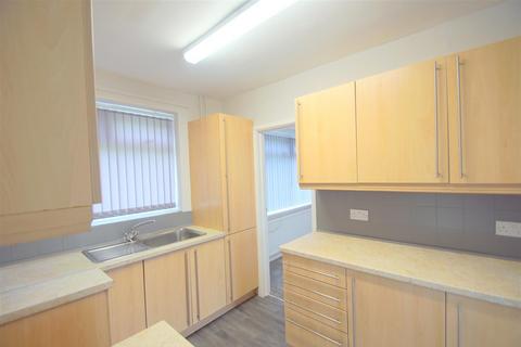 2 bedroom semi-detached house to rent, Easterly Road, Leeds