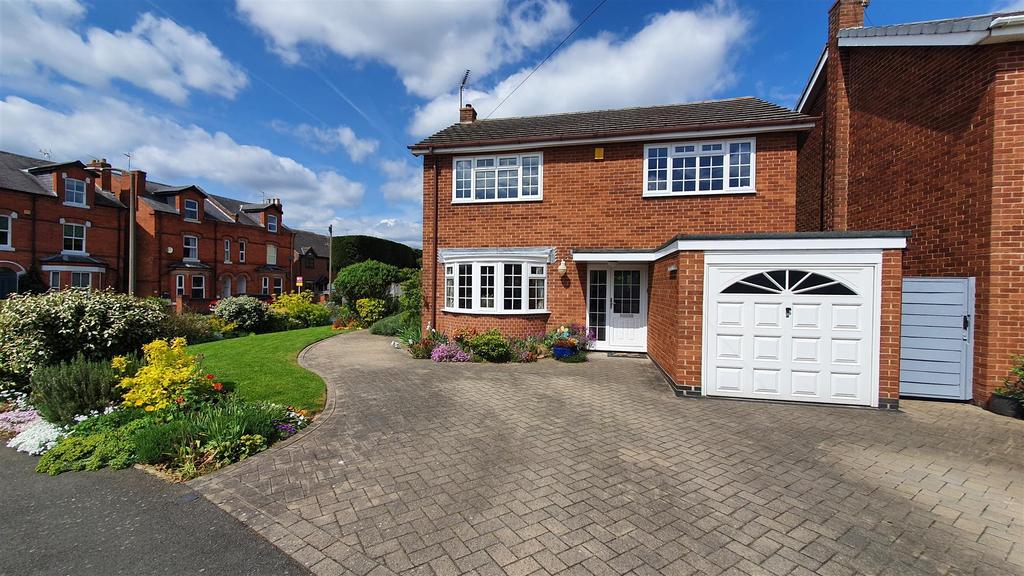 Shadwell Grove, RadcliffeOnTrent 4 bed detached house for sale £425,000