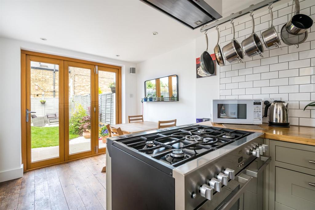 59 Howbury Road-27.jpg