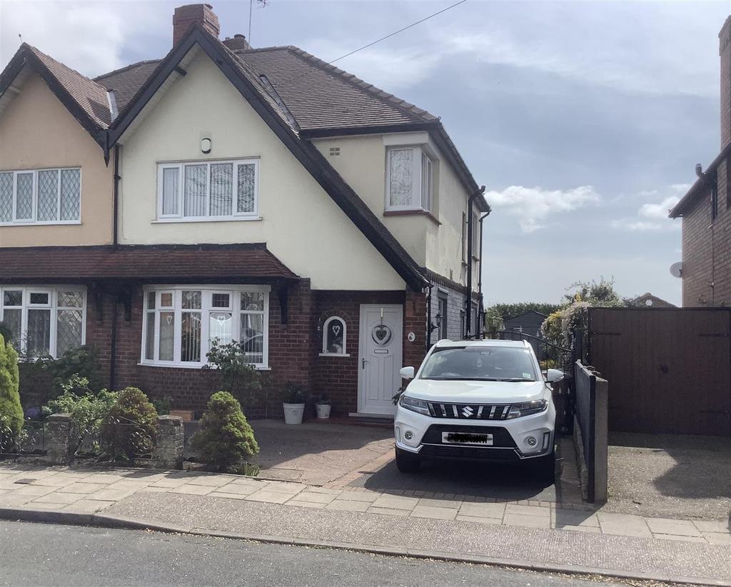 Normanton Drive, Mansfield 3 bed semidetached house £225,000