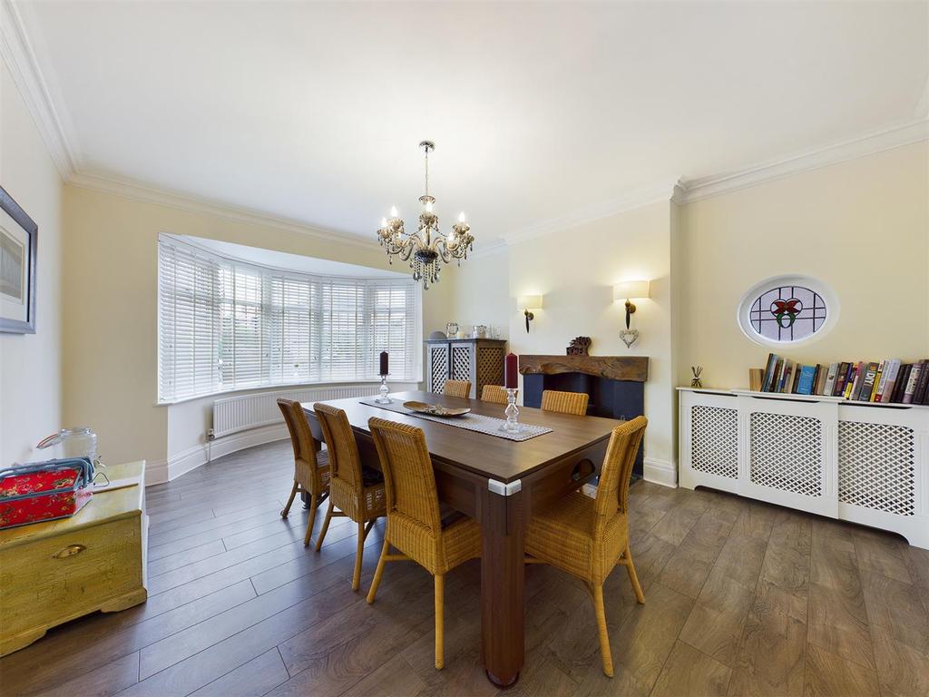 Dining room: