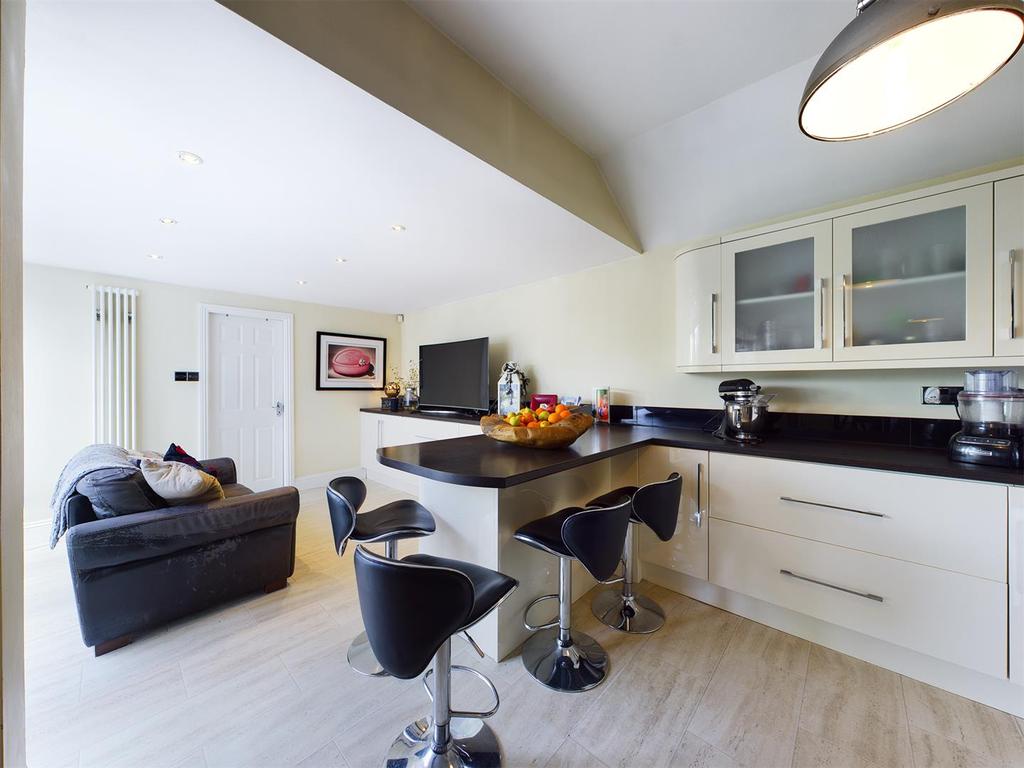 Kitchen/dining/living: