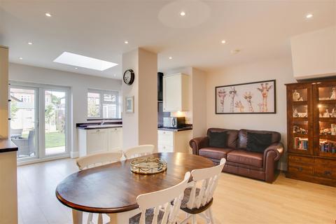 32 Woodgrange Avenue, Enfield, EN1 1EW