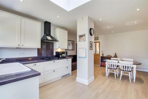 32 Woodgrange Avenue, Enfield, EN1 1EW