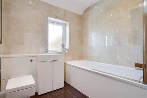 32 Woodgrange Avenue, Enfield, EN1 1EW