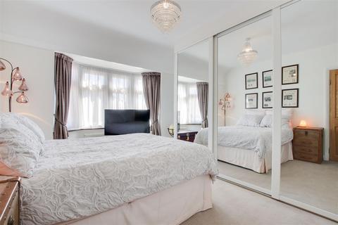 32 Woodgrange Avenue, Enfield, EN1 1EW