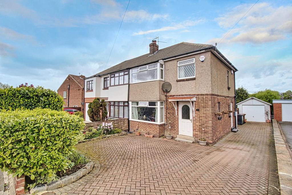 Carr Hill Avenue, Calverley, Pudsey 3 bed semidetached house £325,000