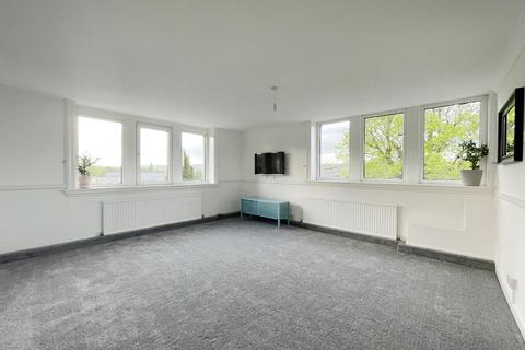 3 bedroom apartment for sale - St. Andrews Close, Rodley, Leeds