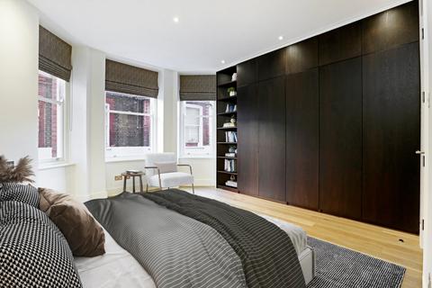 4 bedroom flat to rent - Rutland House, Marloes Road, London