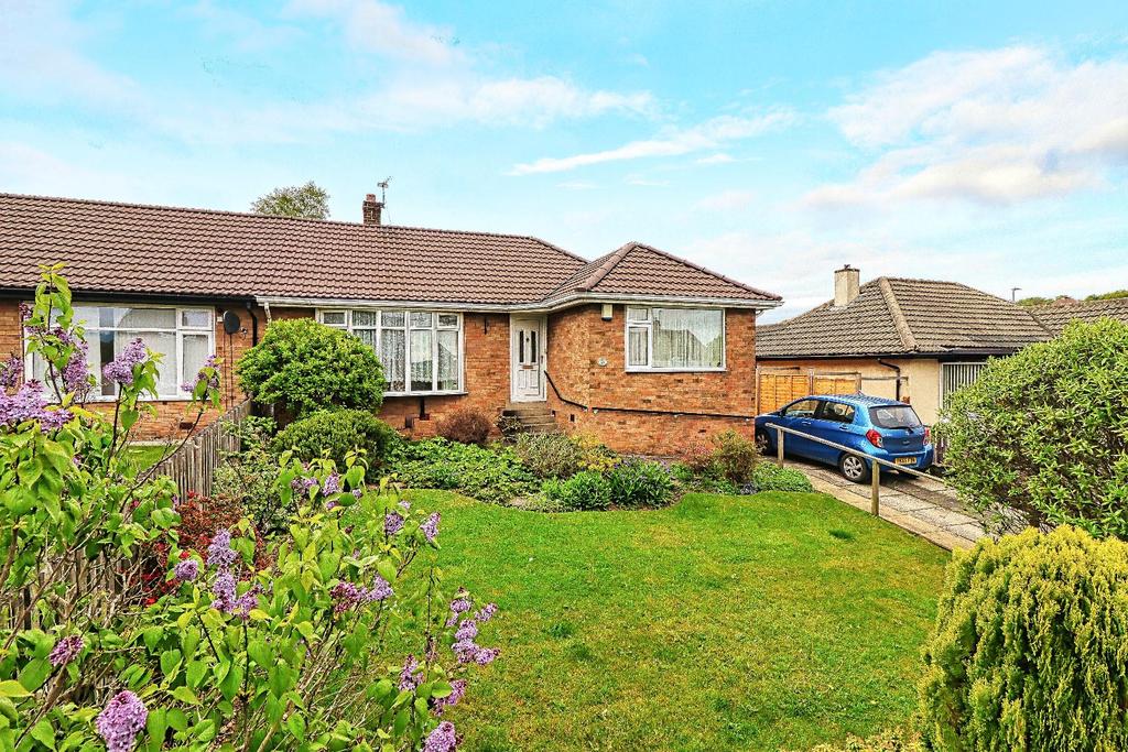 Moseley Wood Walk, Cookridge 3 bed semidetached bungalow £289,950