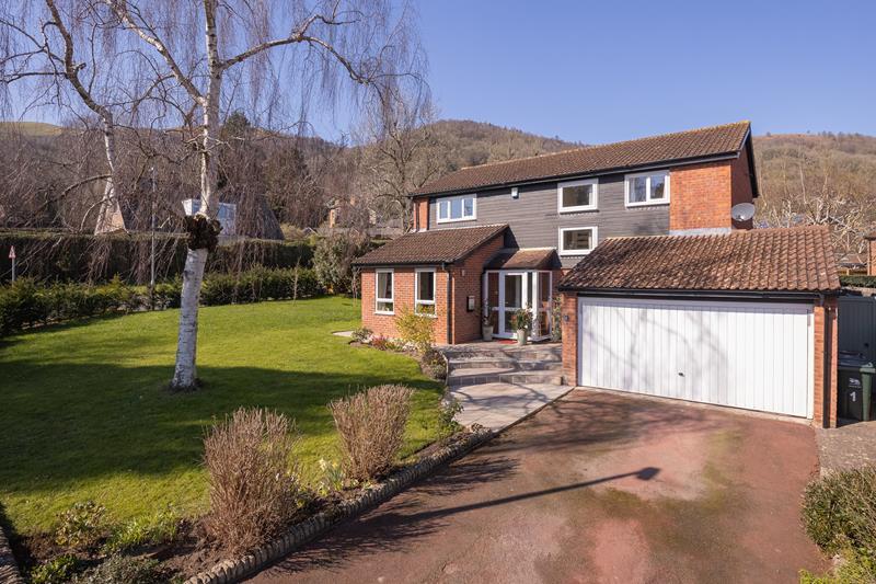 1 The Moorlands, Malvern, Worcestershire, WR14 4 bed detached house £