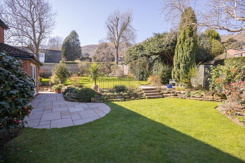 1 The Moorlands, Malvern, Worcestershire, WR14 4 bed detached house £